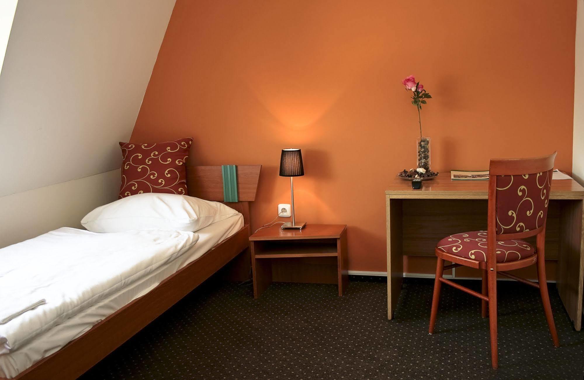 Wine Wellness Hotel Amande Hustopece Exterior photo